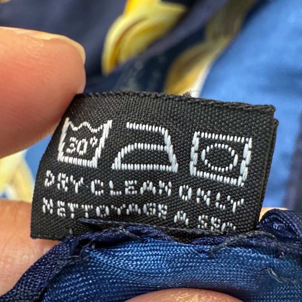 Authentic CHANEL Elegant Navy and Gold Silk Scarf - Picture 9 of 12